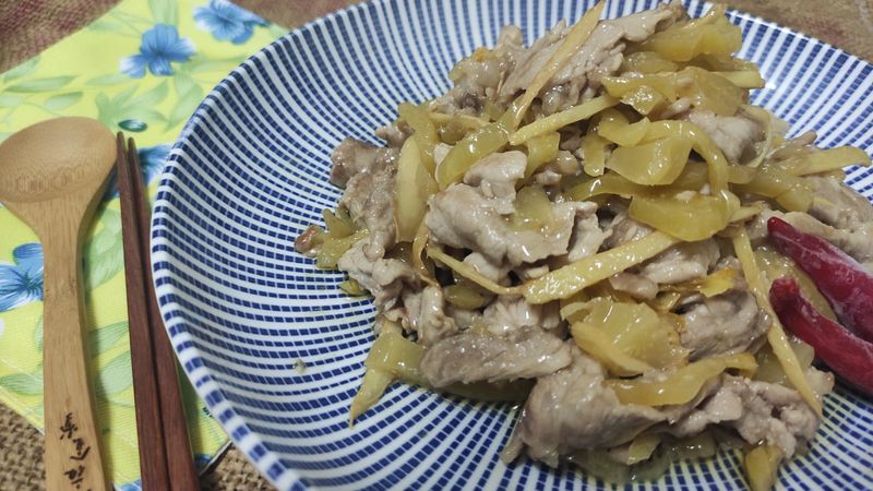 古早味酸菜炒肉片