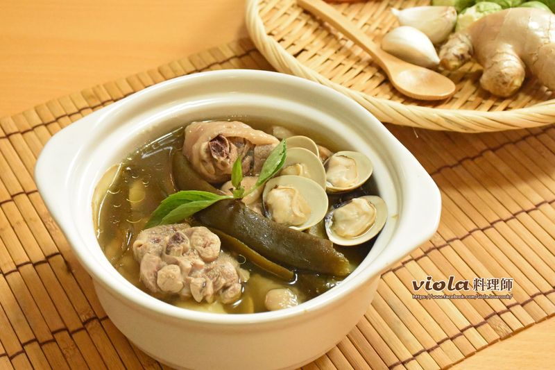 剝皮辣椒雞湯