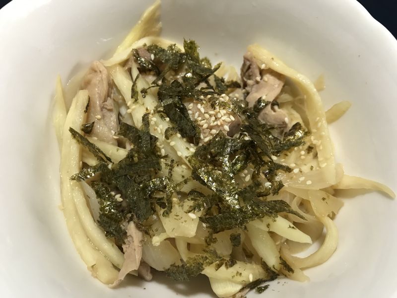 雞腿肉煨煮茭白筍絲