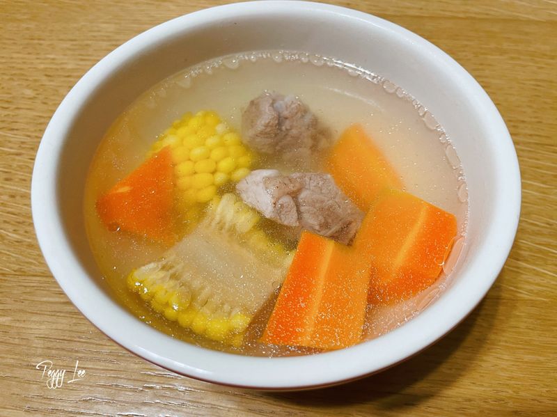 🌽玉米紅蘿蔔排骨湯