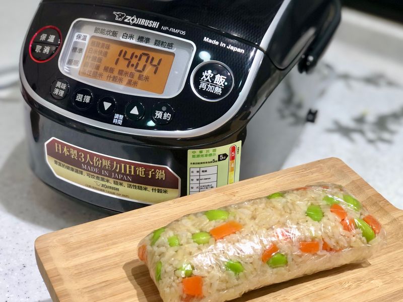 毛豆紅蘿蔔糙米飯糰