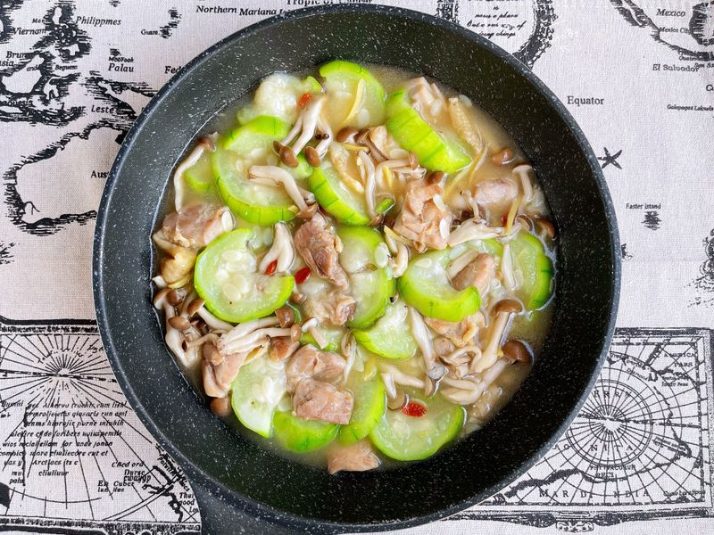 麻油絲瓜雞