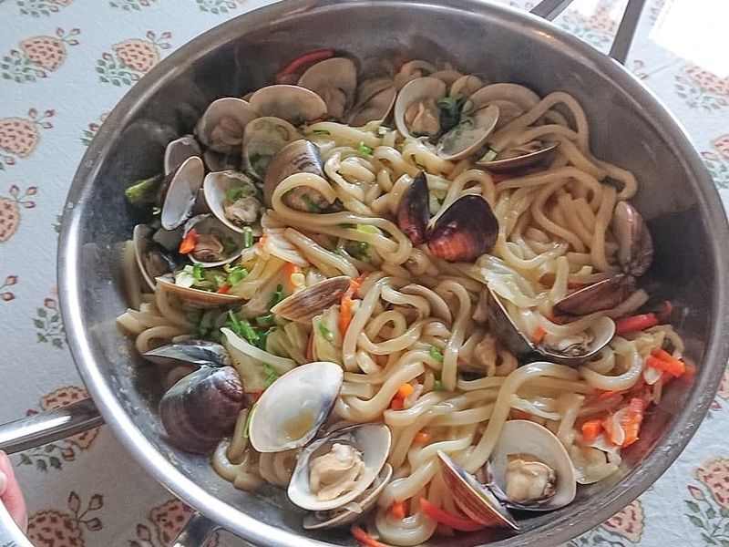 蛤蜊炒烏龍麵