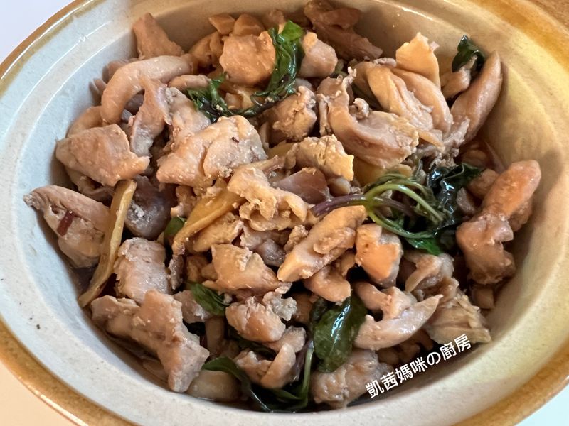 雞腿肉佐九層塔🎶