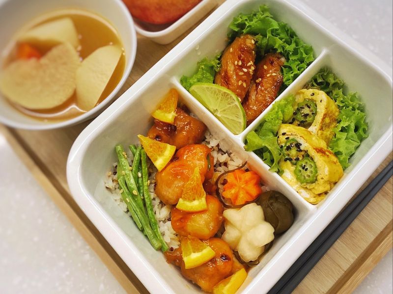 🍊得意の橙汁雞丁便當|蘿蔔雕花技巧
