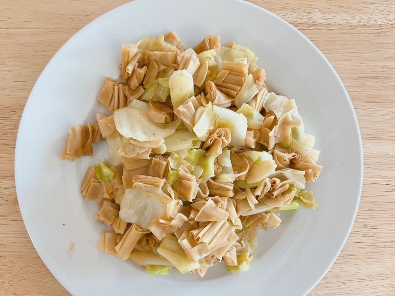 豆皮炒高麗菜