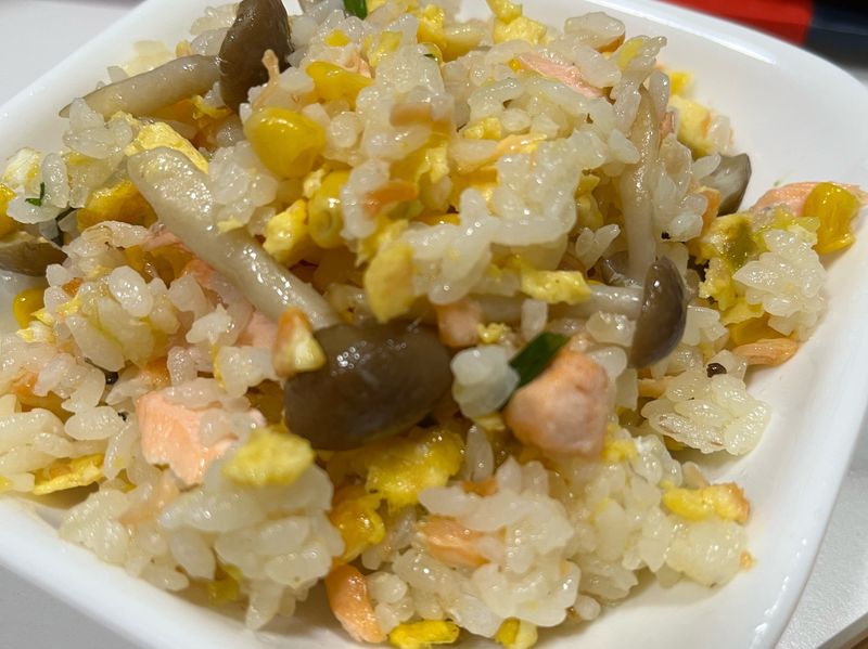 鮭魚菇菇炒飯