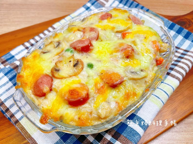 奶汁蘑菇熱狗焗飯(清冰箱料理)