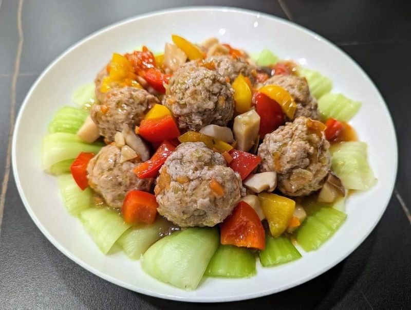 彩蔬燴豬肉丸