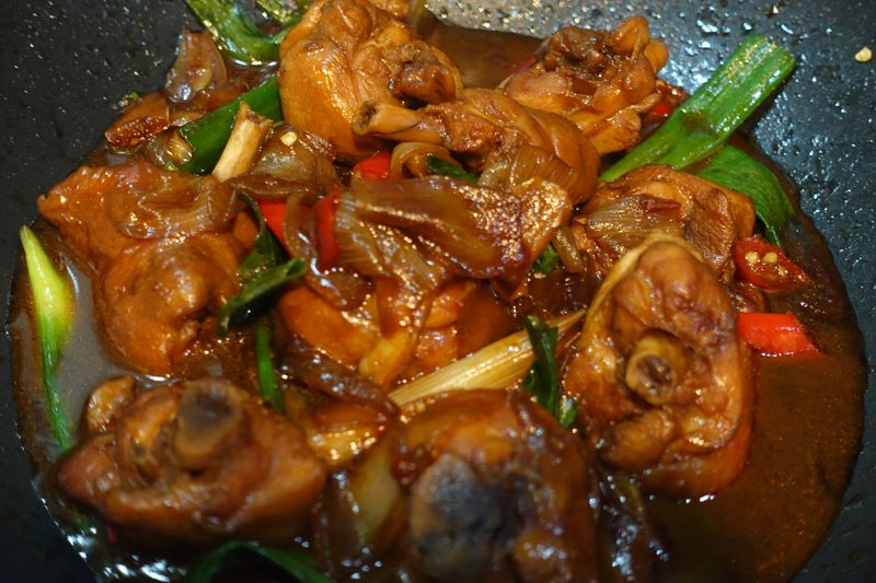 蘑菇燜雞