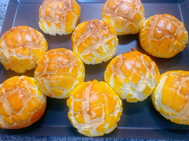 菠蘿胖麵包