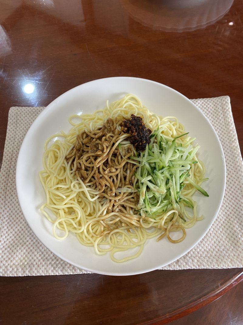 麻醬蒜味涼麵