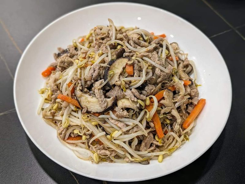 豆芽菜炒肉絲
