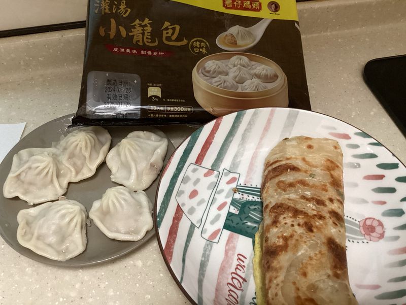 蔥抓餅配湯包