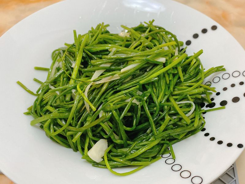 薑絲炒水蓮