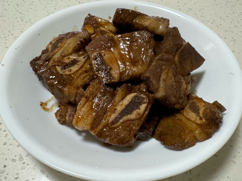 煎帶骨牛排