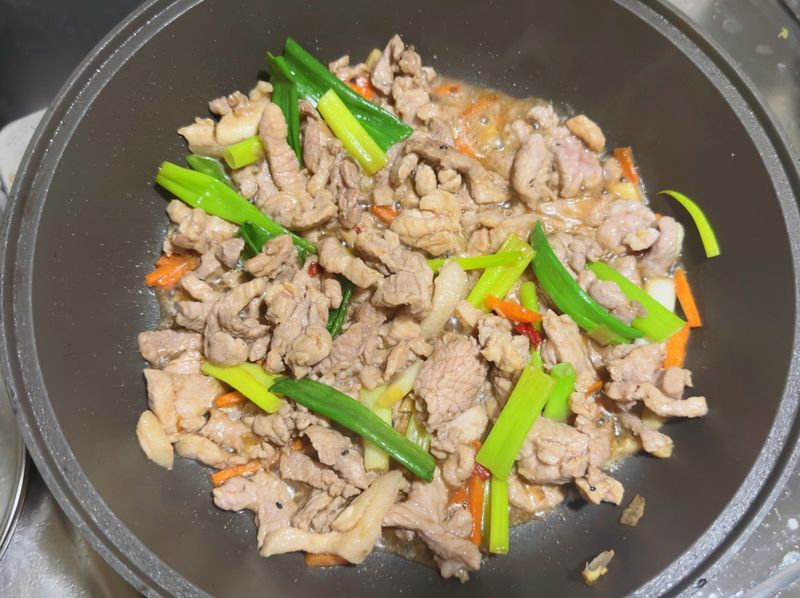 蔥爆豬肉絲