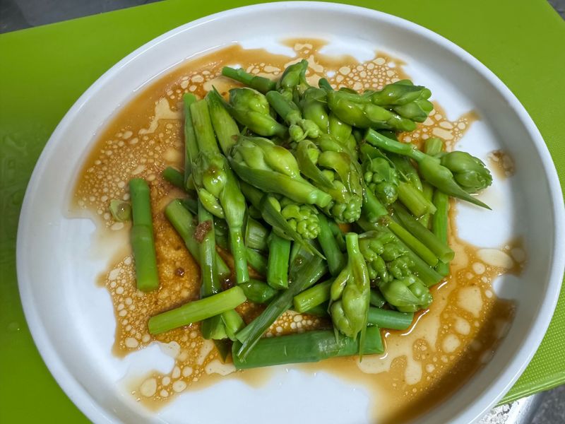 涼拌晚香玉筍