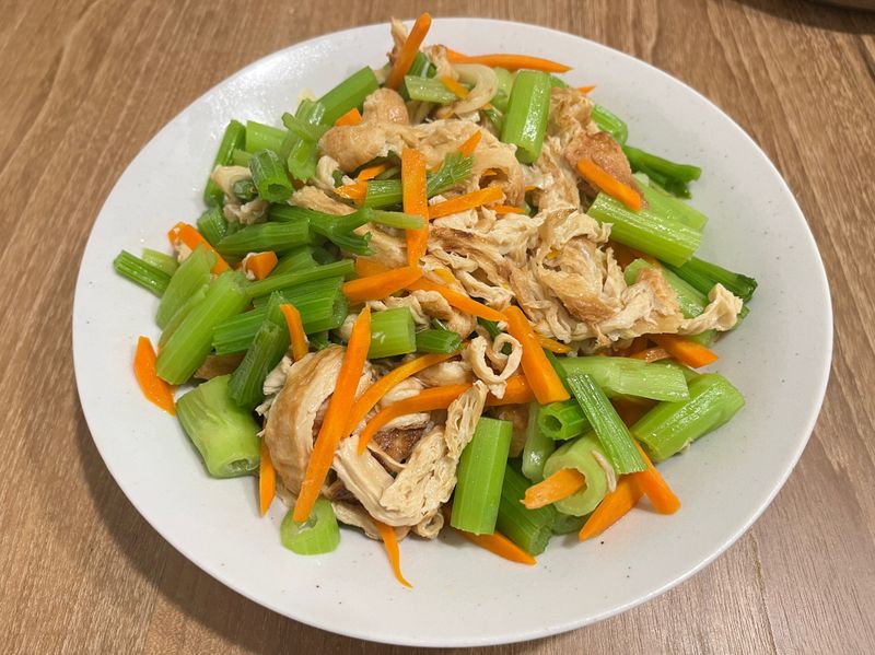 芹菜炒豆包