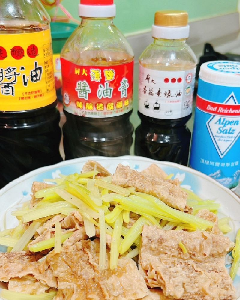 芹菜炒豆皮~簡單營養好吃的蔬食小炒