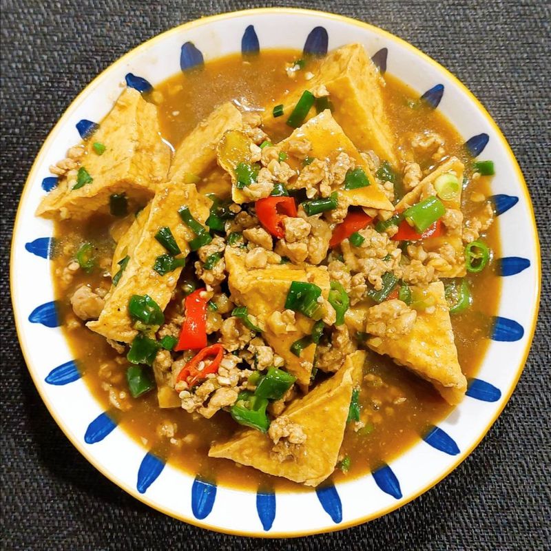 肉末燒油豆腐