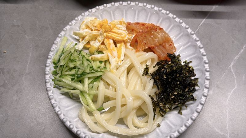 泡菜烏龍涼麵