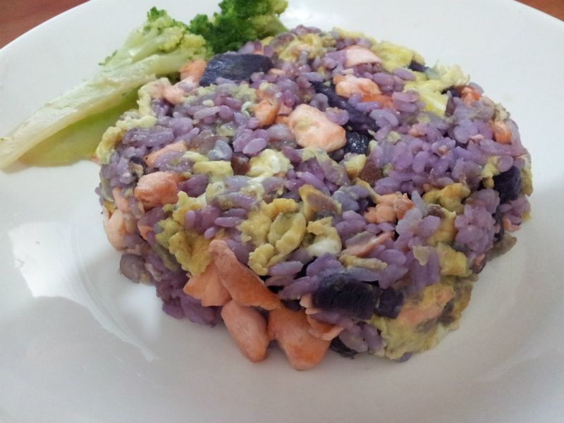 鮭魚紫地瓜飯。