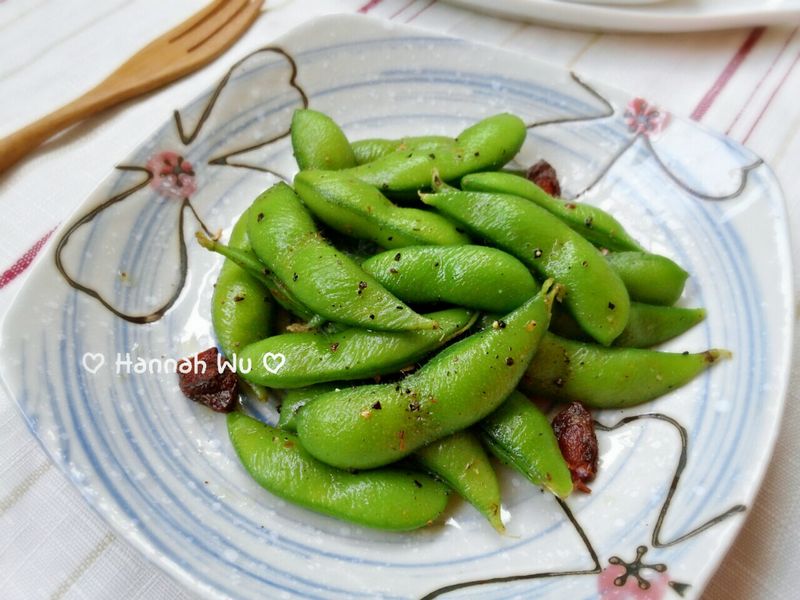 涼拌毛豆莢