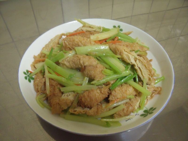 快手菜-芹菜炒豆腸
