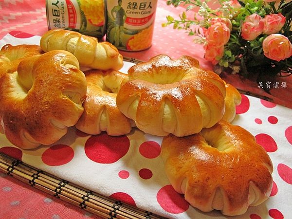鮪魚玉米花型麵包