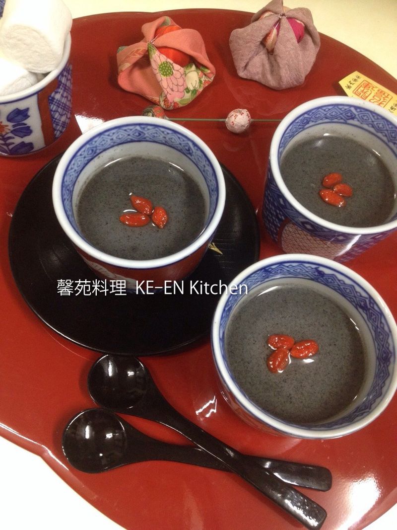 太簡單！黑芝麻布丁（用棉花糖做）