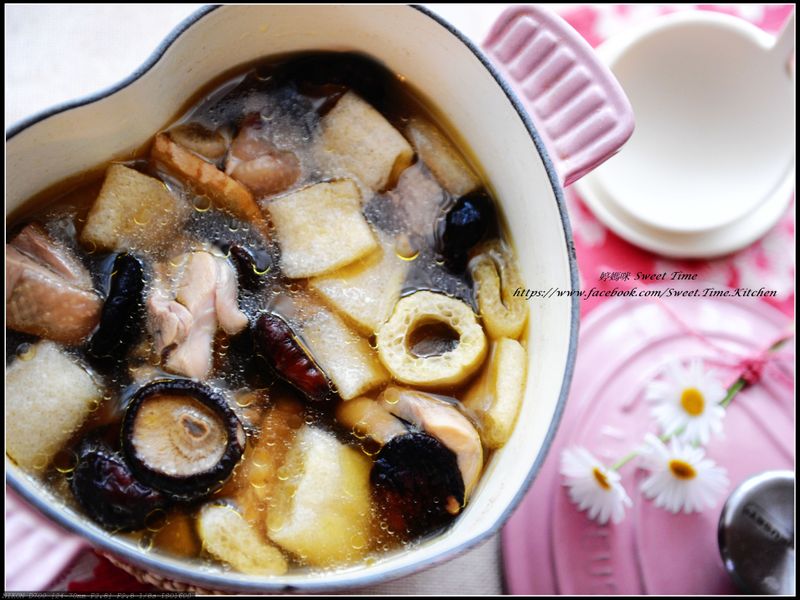 竹笙香菇雞湯