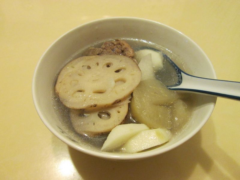 山藥蓮藕水梨排骨湯,秋天必吃的養肺食材!