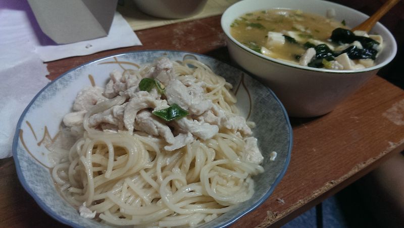 雞肉油醋麵 悶燒罐的角落