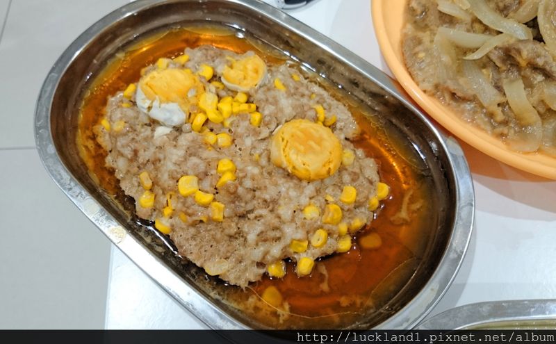 蛋黃玉米黑豬肉蒸肉餅