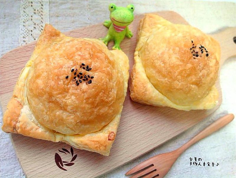 起酥肉鬆麵包