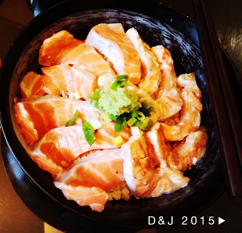 鮭魚生魚片丼飯(超簡單+五分鐘料理)