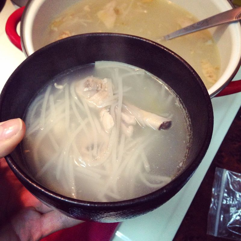 酸筍絲雞湯