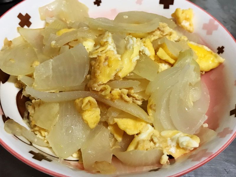 。洋蔥炒蛋。