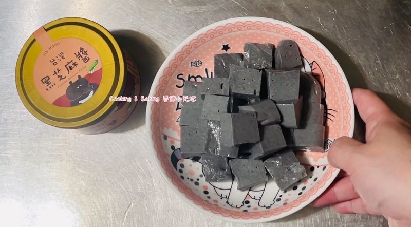 黑芝麻(醬)凍「只要玉米粉就可以凝固唷」